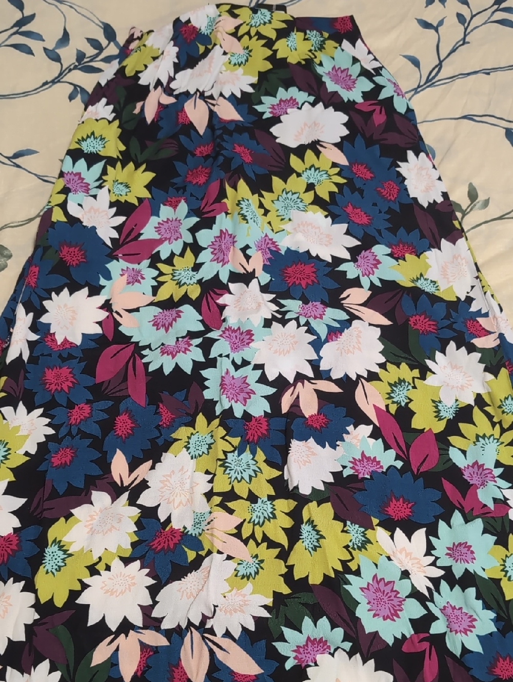 Guess Floral Skirt NWT 🌺 - Picture 3 of 3